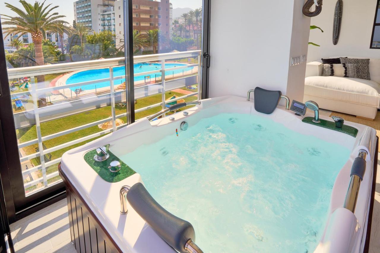 Savanna Beach. Amazing Apartment With Jacuzzi Torremolinos Eksteriør bilde